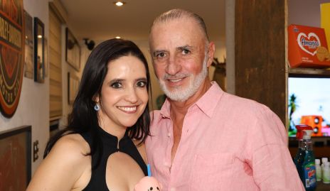  Maritza con su papá Ricky Villalba.