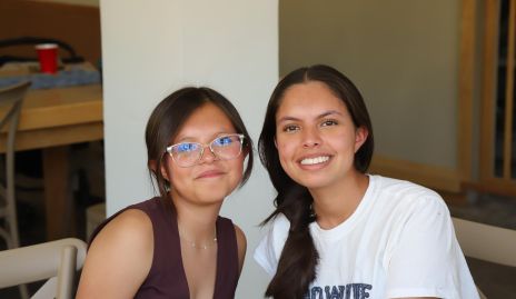  Jimena y Regina Alfaro.