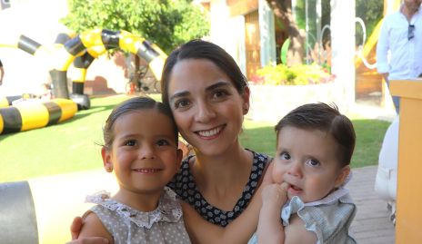  Ana Victoria, Sofía y Mauricio.