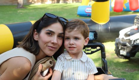  Elsa Santoyo y Lucca Aguirre.
