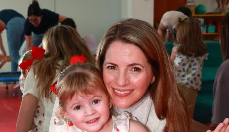  Michelle Zárate y Sara.