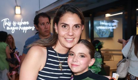  Mari Chuy Contreras y Alexandra Rivera.