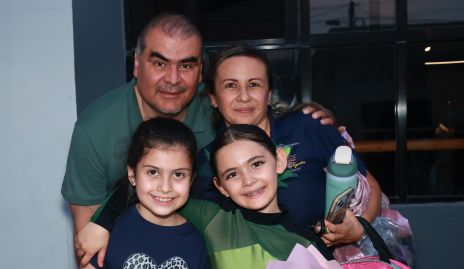 Oswaldo Martínez, Elizabeth González, Yesa Martínez y Andrea Martínez.
