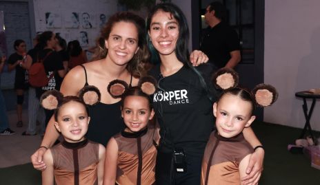  Macarena Gómez, Clarisa Luna, Roberta Enríquez, Ema Ramos y Roberta Nava.