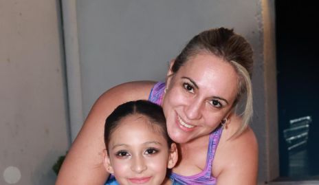 Erika Sánchez y Fabiola Herbert.