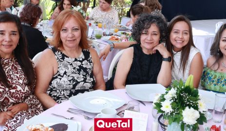  Marisela Zavala, Lolita Puente, Aurora Chávez, Claudia Chávez y Ceci Chávez .