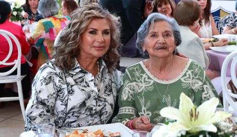  Paula de Rodríguez y Ruth Leiva.