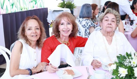  Amalia Martínez, Meya Ortiz y Tere Viramontes.