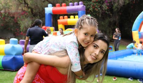  Amelia Torres y Roxana Salas.