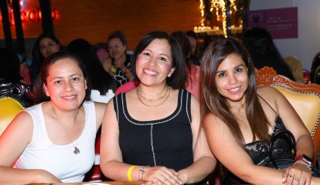  Blanca Reyes, Marta Elena y Carina Herrera.