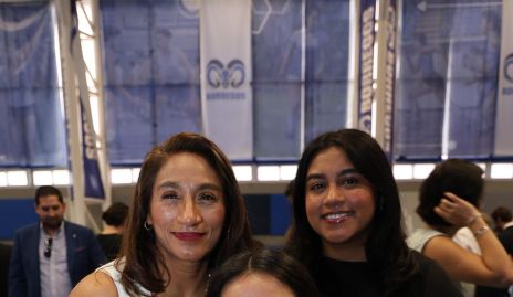  Magdalena Lucio, Margarita y Diana Reyna.