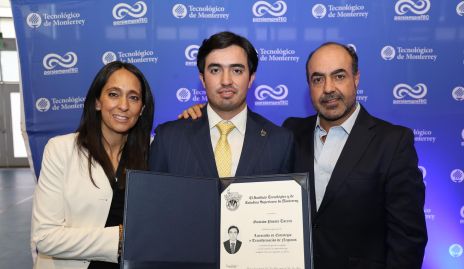  Tatina Torres y Gustavo Puente con su hijo Gustavo.