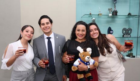  Mariana Pérez, Héctor Ramos, Blanca Barrón y Andrea Ramos.