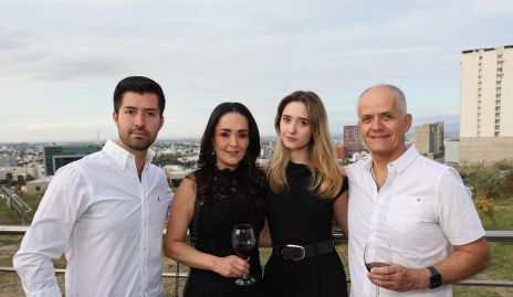  Poncho Herrera, Marina Mendoza, Marina y Alfonso Herrera.