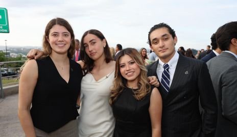  Lorena Hernández, Paola Guzmán, Gabriela Medina y Luca.