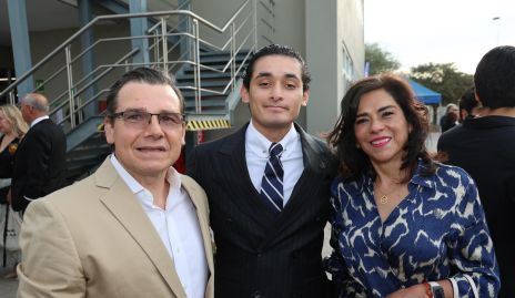  Ives, Luca y Silvia González.