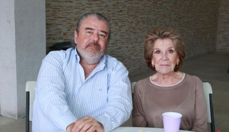  Agustín Félix y Celina Olvera.