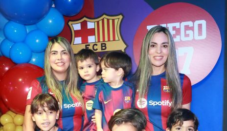  Mariana Berrones y Elizabeth Berrones con sus hijos y sobrinos.