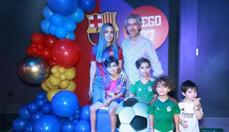  Elizabeth Berrones y Manolo Ruiz con sus hijos Diego, José Manuel y Patricio y Luma Pérez.