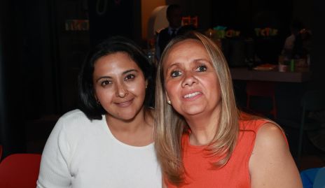  Marijó y Lupita Escobar.