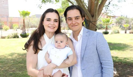  Gabriela Martins Anaya y Mauricio Lasso de la Vega Ruiz con su hijo Mauricio.