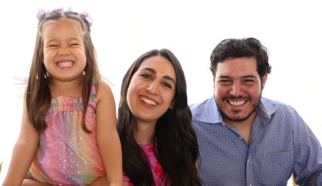  Elena, Alejandra y Miguel Ávalos.