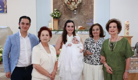  Mauricio Lasso de la Vega Martins con sus papás y sus bisabuelas, Mauricio Lasso de la Vega, Eva Pardo, Gabriela Martins, Cristina Leiva de Ruiz y Coco Pizzuto.