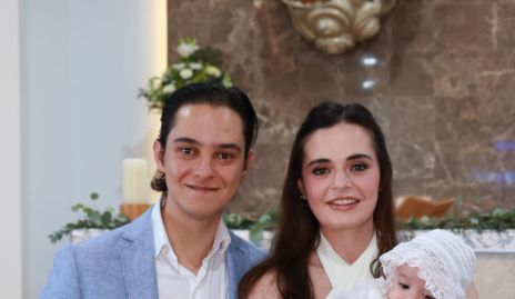  Mauricio Lasso de la Vega y Gabriela Martins con su hijo Mauricio.