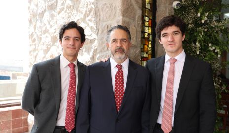 Emilio, Julián y Julián Castro.