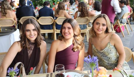 Camila de la Garza, Regina Martínez y Lorenza Hinojosa.