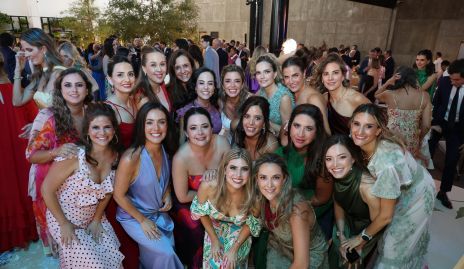  La novia con sus mejores amigas.