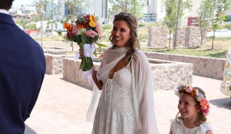  La novia, Sofía López con su hija Sofía.