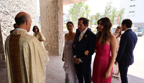  Jorge Morales con sus hijas Fernanda y Julia.