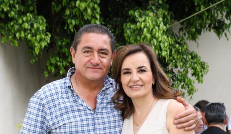  Mario del Valle y Lety Pérez de del Valle.