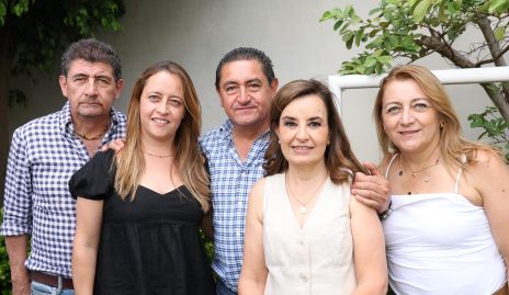  Carlos del Valle, Paulina del Valle, Mario del Valle, Lety Pérez y Mildret del Valle.