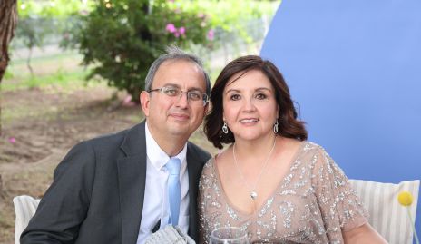  Edgar Zertuche y Rebeca Rodríguez, papás del novio.