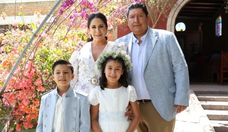  Pupi Torrescano y René Díaz con sus hijos René y Renata.