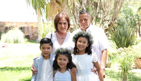  Keny Anaya, Juan Torrescano con sus nietos.