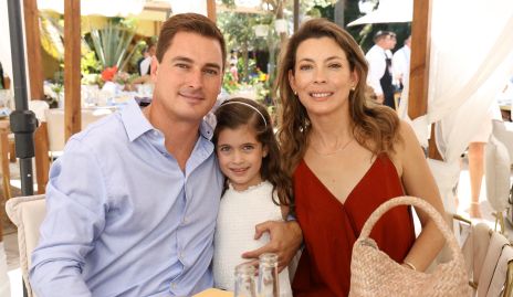  Carlos Abella y Beatriz Hernández con su hija Ximena.