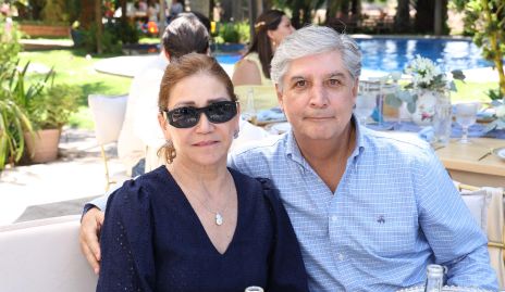   Adriana Macías y Sergio Hinojosa.
