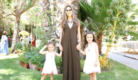  Gissel Sthal con sus hijas Loretta y Regina.