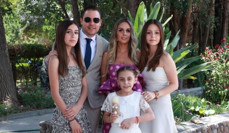  María José Azcargota,  Vicente Azcargota, Karina Ríos, María Pía Azcargota y Loretta Azcorgota Ríos.