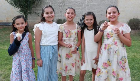  Maria Julia, Iris, Andrea, Sofía y Luciana.