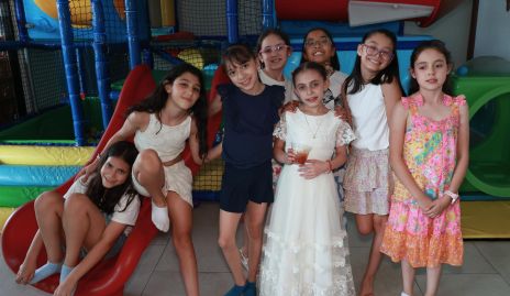  Loretta Azcargota y sus amigas.