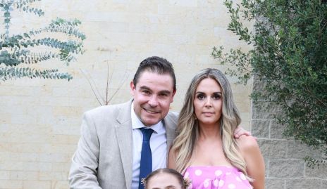  Vicente Azcargota y Karina Ríos con su hija Loretta.