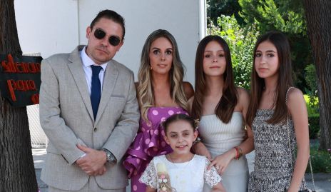  Vicente Azcargota, Karina Ríos, María José Azcargota,  María Pía Azcargota y Loretta Azcorgota Ríos.