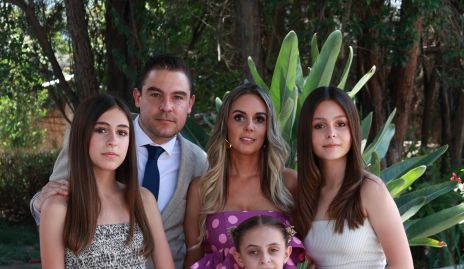  María Pía Azcargota, Vicente Azcargota, Karina Ríos, María José Azcargota y Loretta Azcorgota Ríos.