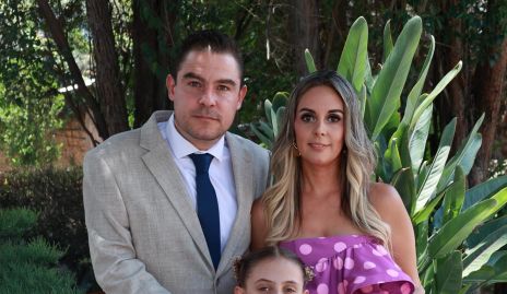  Vicente Azcargota y Karina Ríos con su hija Loretta Azcorgota Rios.