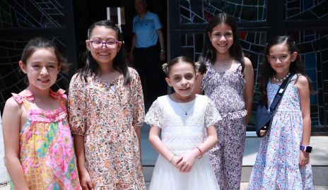  Loretta Azcorgota Ríos y amigas.