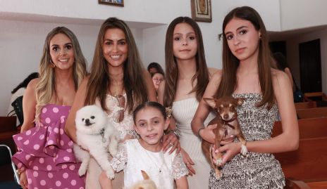  Karina Ríos, Leticia Stahl,  María José Azcargota Maria Pía Azcargota y Loretta Azcorgota Ríos.